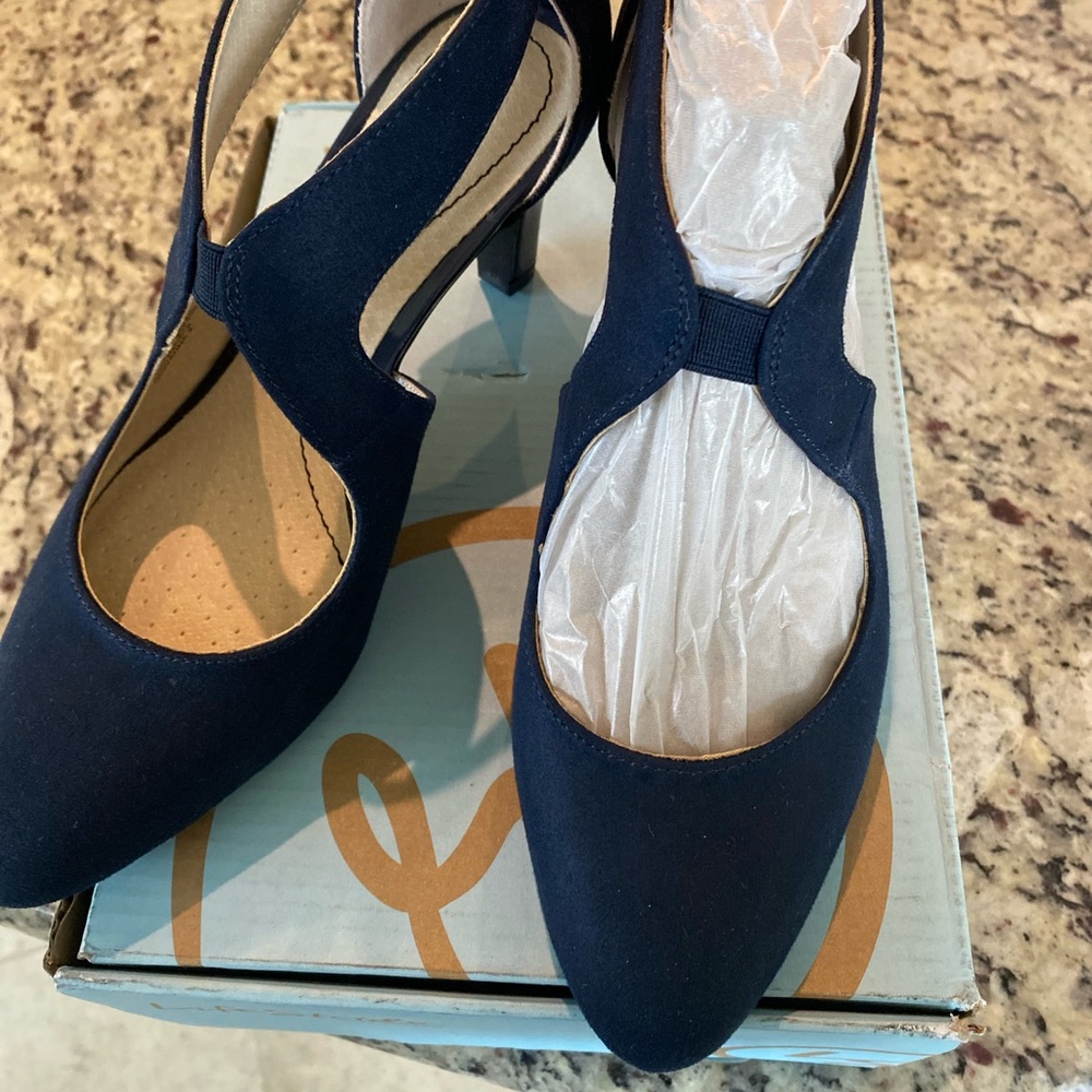 LifeStride Navy Heels